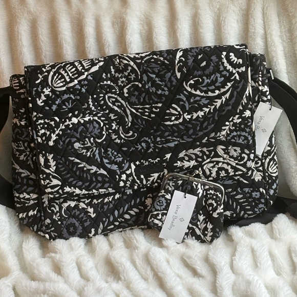 Vera Bradley Handbags - Vera Bradley Black and White Floral laptop Bag with coin Pouch
